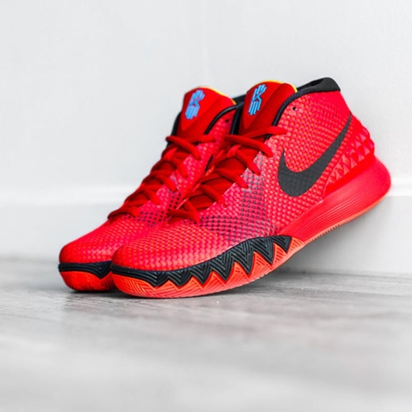 kyrie irving 1 sneakers